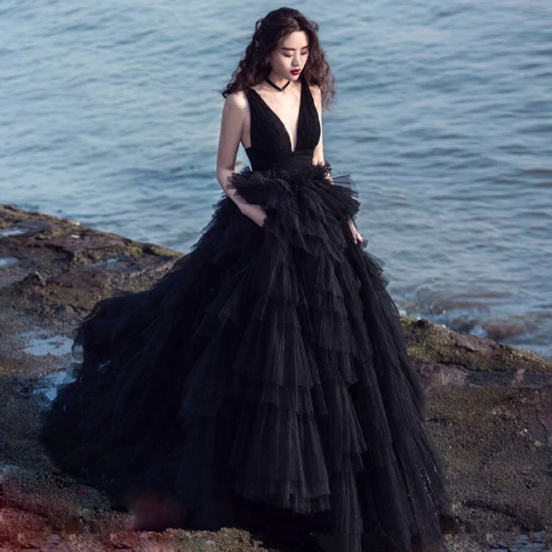 Impresionante vestido de novia gótico sin espalda con tul escalonado Y76