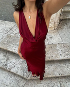 Vestido de fiesta burdeos con escote en V profundo Y7086