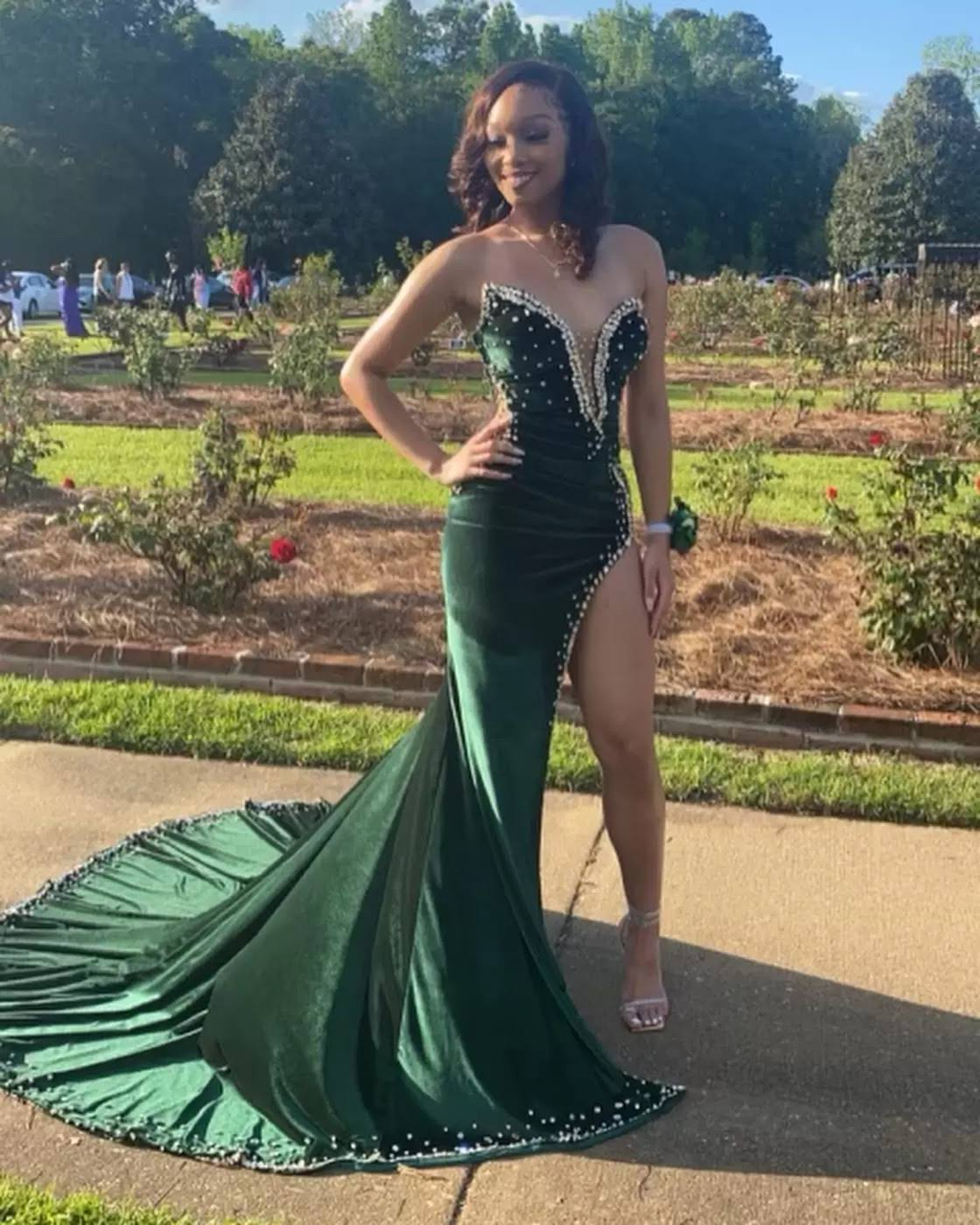 Grüner Samt Sexy Trägerloses Ballkleid Frauen Benutzerdefinierte Split Langes Abendkleid Y1422
