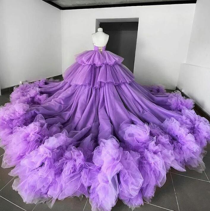Elegante vestido de fiesta de tul morado con cuello halter y corte alto bajo Y5684