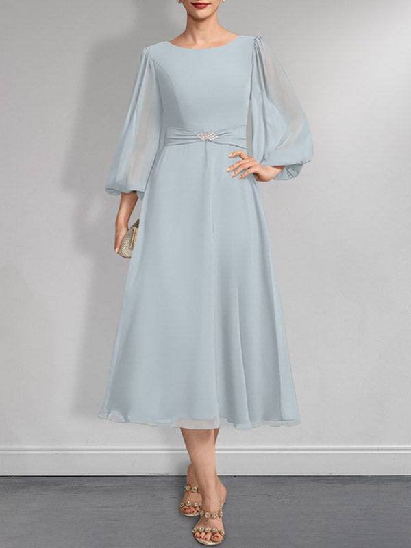 Vestido de gasa para madre de la novia, corte A, escote redondo, largo hasta la rodilla, plisado, con broche de cristal