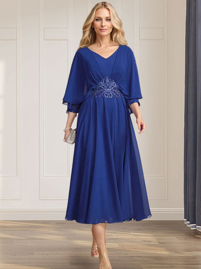 A-Linie V-Ausschnitt Wadenlanges Chiffonkleid für die Brautmutter mit plissierten Paillettenapplikationen Spitzenbesatz 