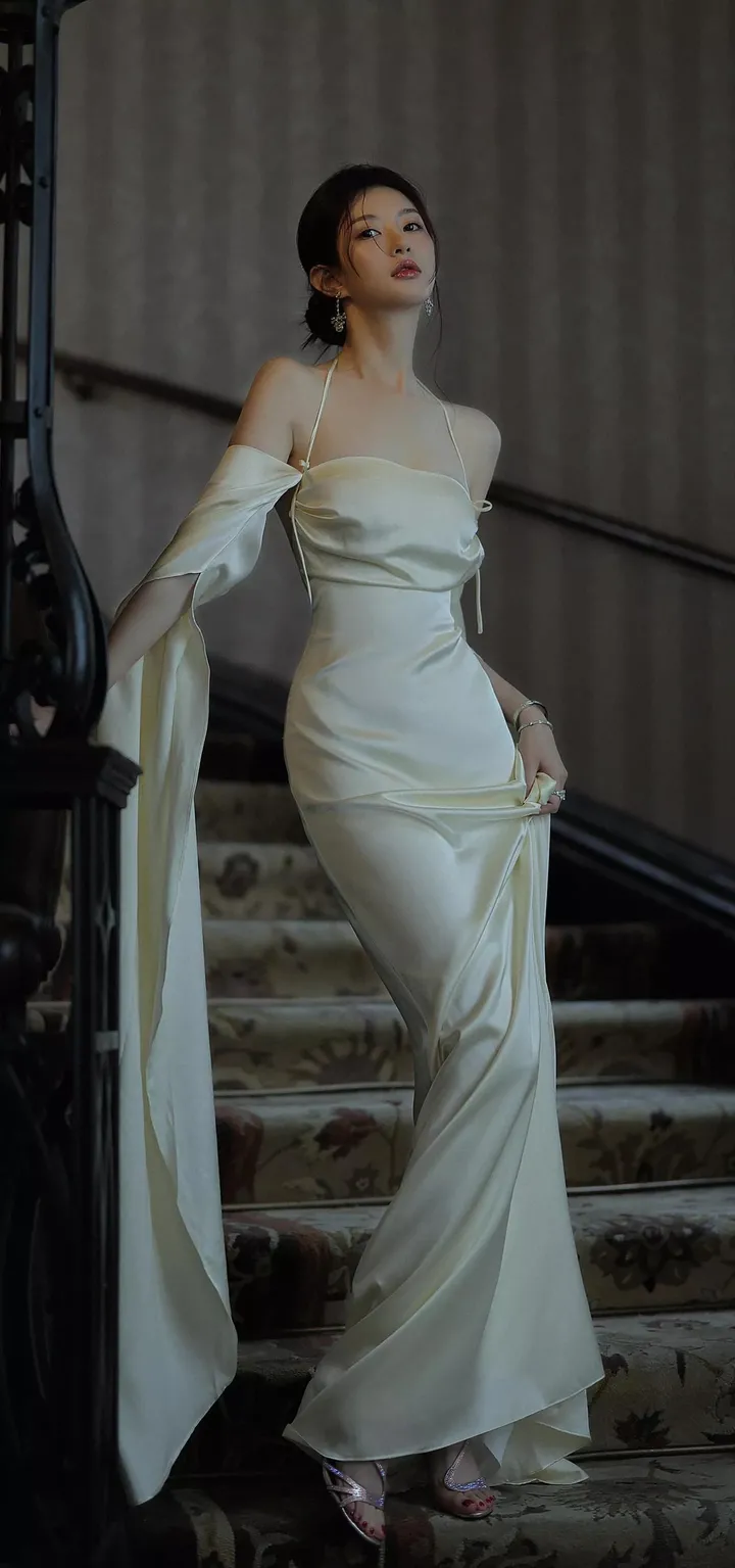 Sexy rückenfreies langes Ballkleid aus weißem Satin mit langen Ärmeln Abendkleid Y2080