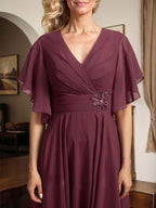 Vestido de gasa para madre de la novia con escote en V, corte A y largo hasta la rodilla, con cuentas plisadas