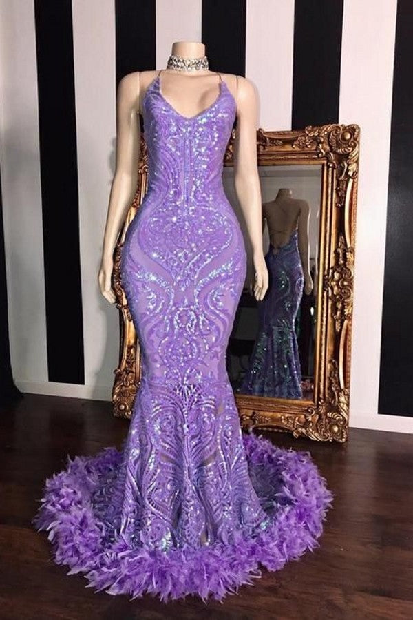 Ärmelloses Neckholder-Meerjungfrauen-Ballkleid mit Pailletten und Federdetail
