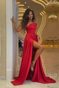 Elegantes, karmesinrotes, langes Ballkleid mit One-Shoulder-Träger und dramatischem Schlitz