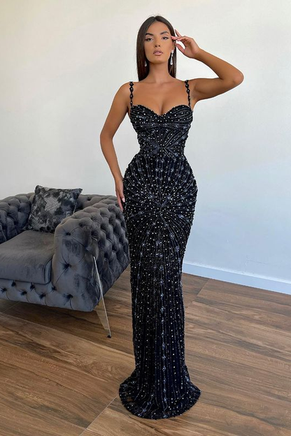 Langes schwarzes Meerjungfrau-Ballkleid mit Spaghettiträgern, Applikationen und Perlen