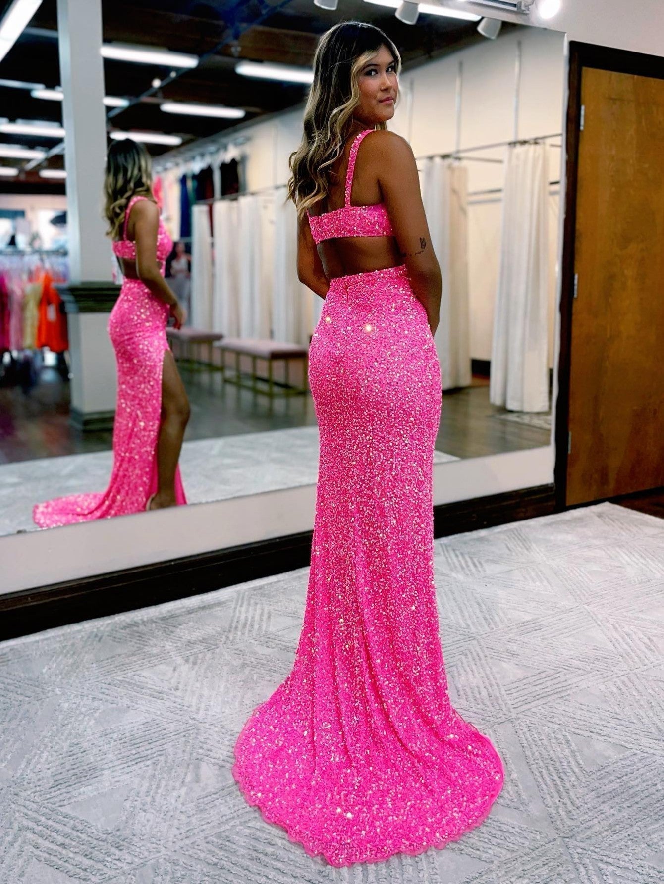 Salma | Vestido de fiesta de sirena con escote en V y lentejuelas con abertura