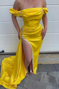 Vestido de fiesta de sirena con cuentas de satén amarillo y hombros descubiertos con abertura