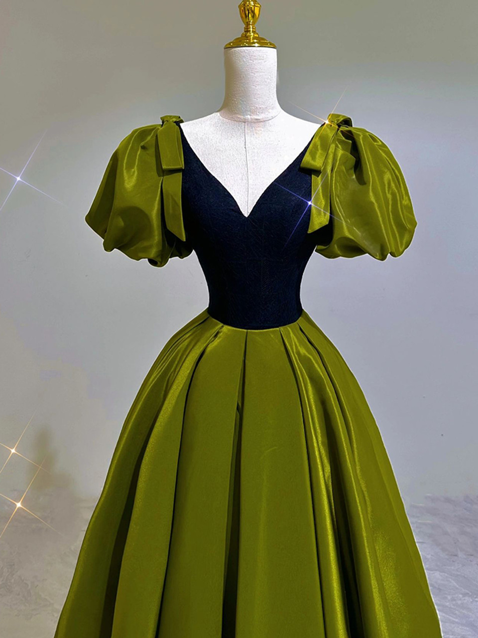 Vestido de fiesta sexy de satén verde con escote en V y mangas abullonadas para cumpleaños, Y7600