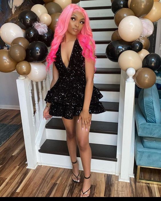 Sexy schwarze funkelnde kurze Cocktailkleider mit offenem Rücken und gestuften Pailletten, Abschlusskleid für Partys und Abende, schwarzes Homecoming-Kleid Y1504