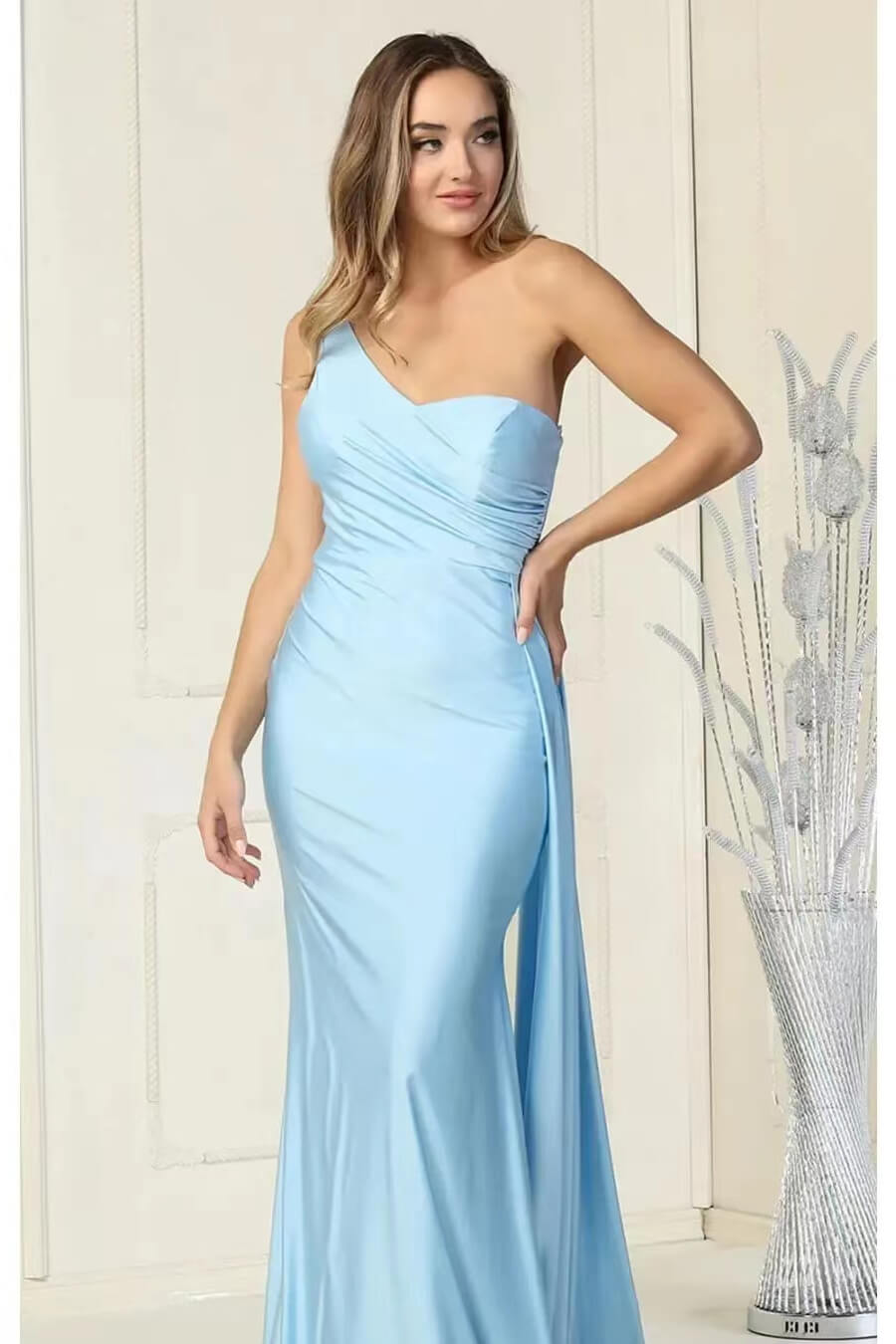 Elegantes Meerjungfrau-Abendkleid mit einer Schulter und Rüschen