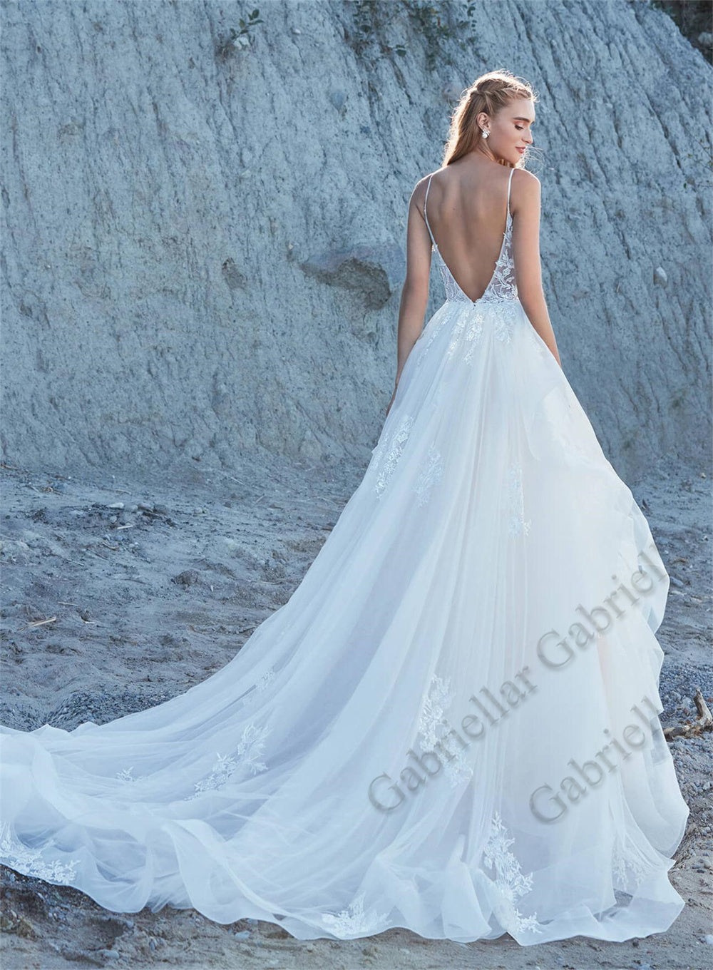Delicate Ruffled Spaghetti Straps Wedding Dresses V-neck Appliques A-line Wedding Gowns Abito Da Sposa Customer Made-payinti