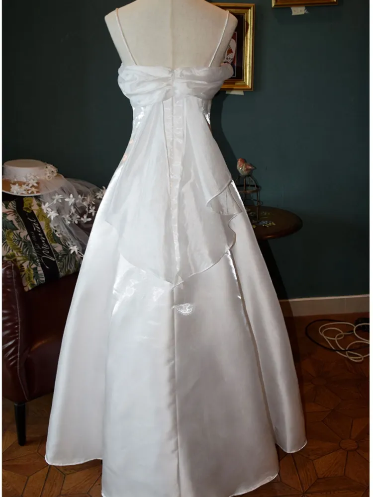 Elegantes weißes Satin Spaghettiträger Ballkleid Fee A Linie Prinzessinnenkleid Abendkleid Y7556