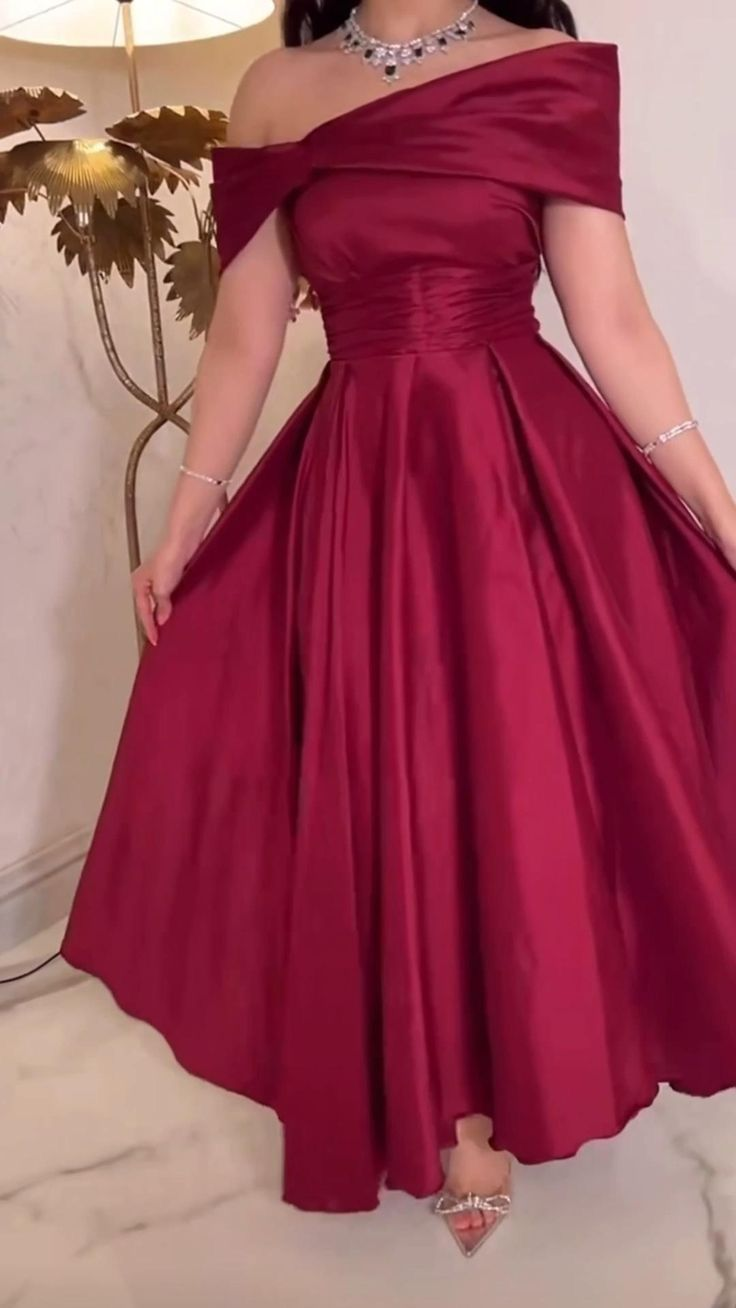Vestido de noche sencillo de corte A con hombros descubiertos en color puro Y5686