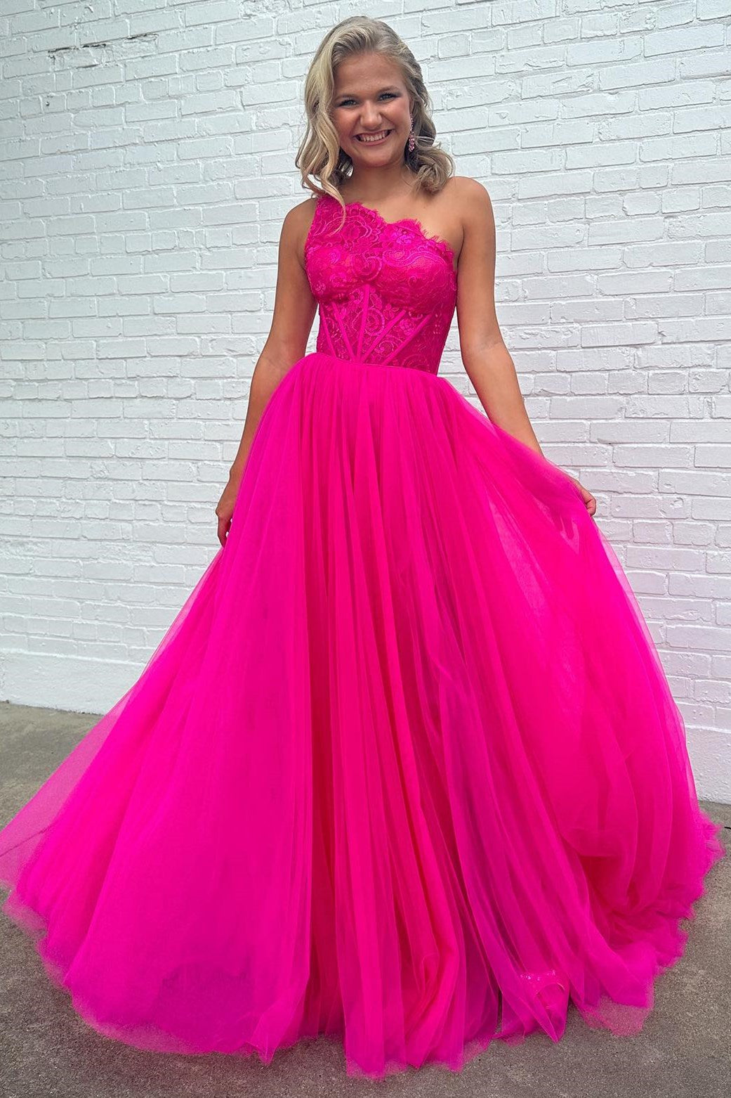 Madilyn | A-Linien-Ballkleid mit One-Shoulder-Träger, Spitze und Tüll mit Schlitz