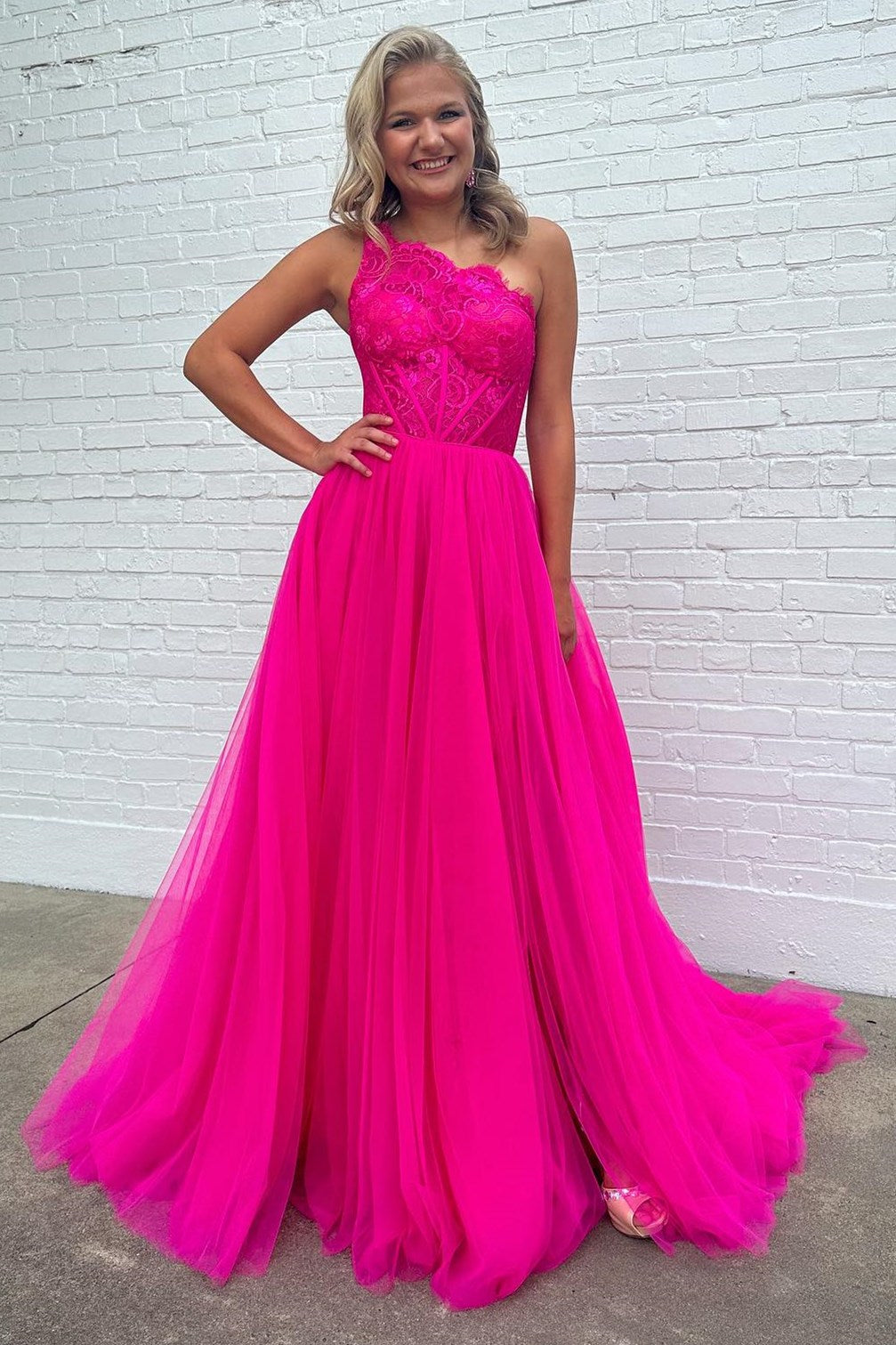 Madilyn | A-Linien-Ballkleid mit One-Shoulder-Träger, Spitze und Tüll mit Schlitz