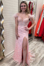 Paloma | Schulterfreies Ballkleid aus Spitze im Meerjungfrauen-Stil mit Federn