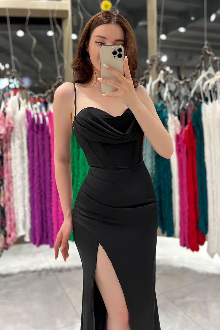 Vestido de noche largo de satén fruncido con escote corazón y corte tubo Y6390