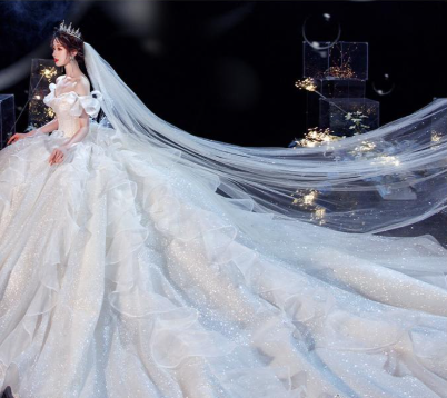 Vestido de novia romántico blanco con hombros descubiertos y cola larga Y6878
