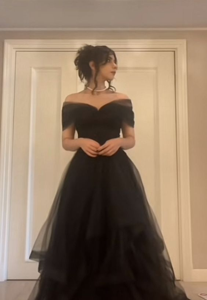 Schwarzes schulterfreies langes Ballkleid aus Tüll Schwarzes formelles Abendkleid für die Abschlussfeier Y7351
