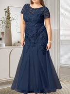 Vestido de tul con lentejuelas y escote redondo de sirena en azul marino oscuro