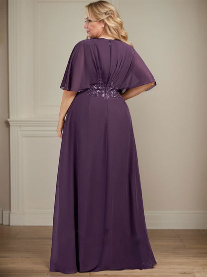 A-Linie V-Ausschnitt Bodenlanges Chiffonkleid für die Brautmutter mit plissierten Paillettenapplikationen Spitze