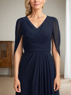 Vestido largo azul marino oscuro con escote en V y corte A para madre de la novia