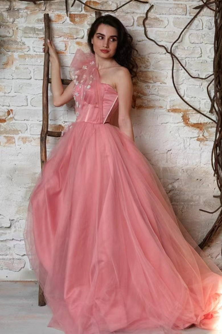 Impresionantes vestidos de fiesta largos de tul con corte en A y un solo hombro