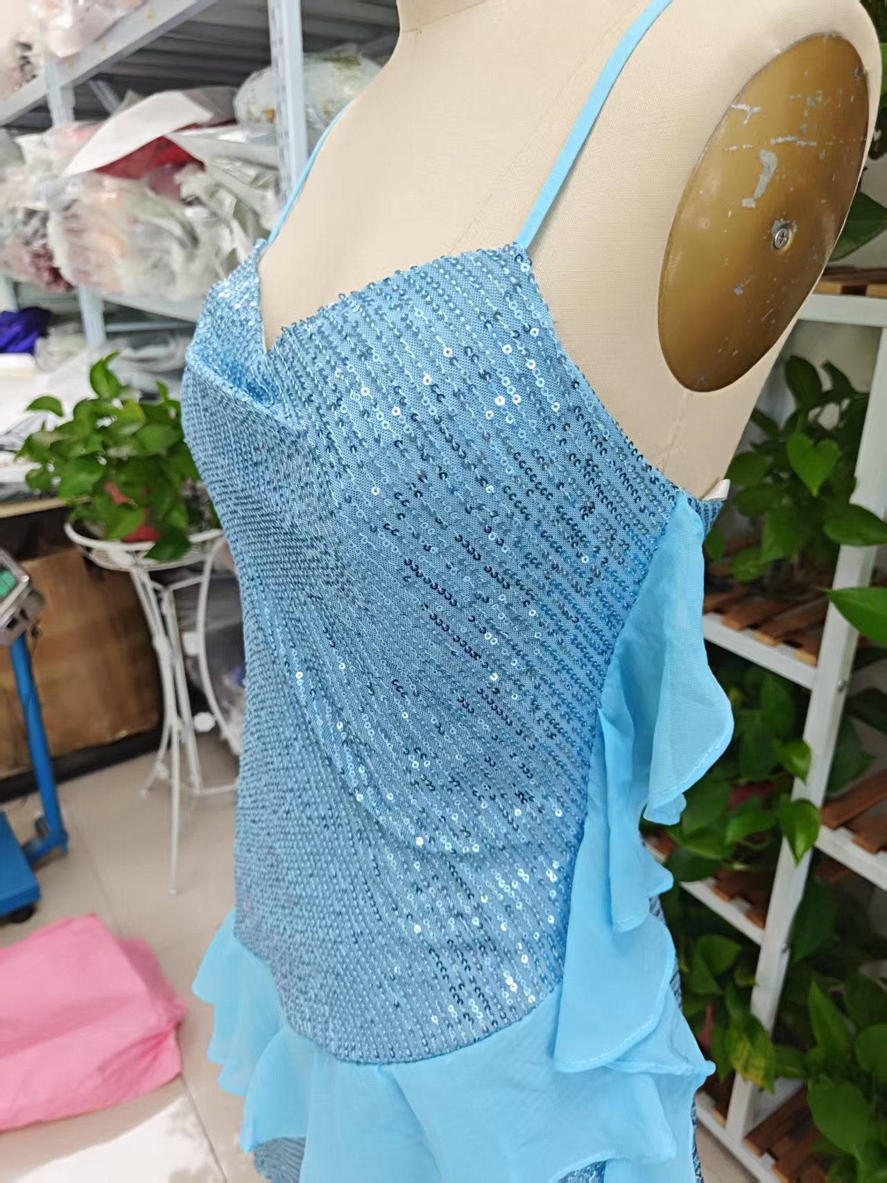 Hermoso vestido de cóctel de gasa con volantes y lentejuelas azules, vestido de fiesta Y8253