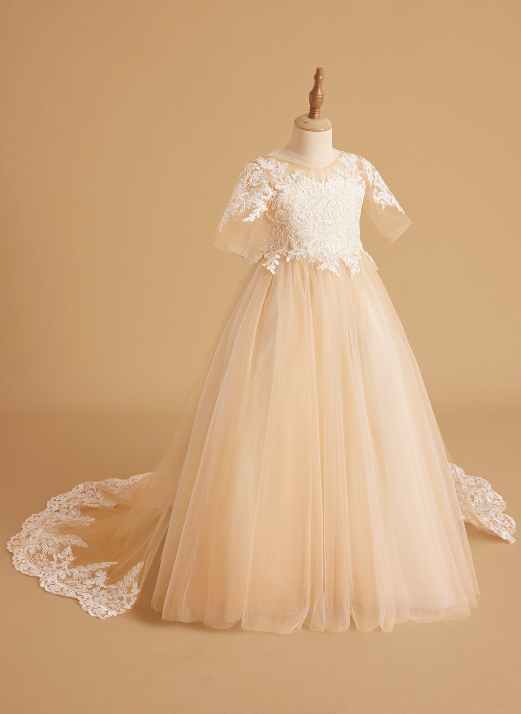 Prinzessinnen-Ballkleid für Mädchen mit Spitzendetails 