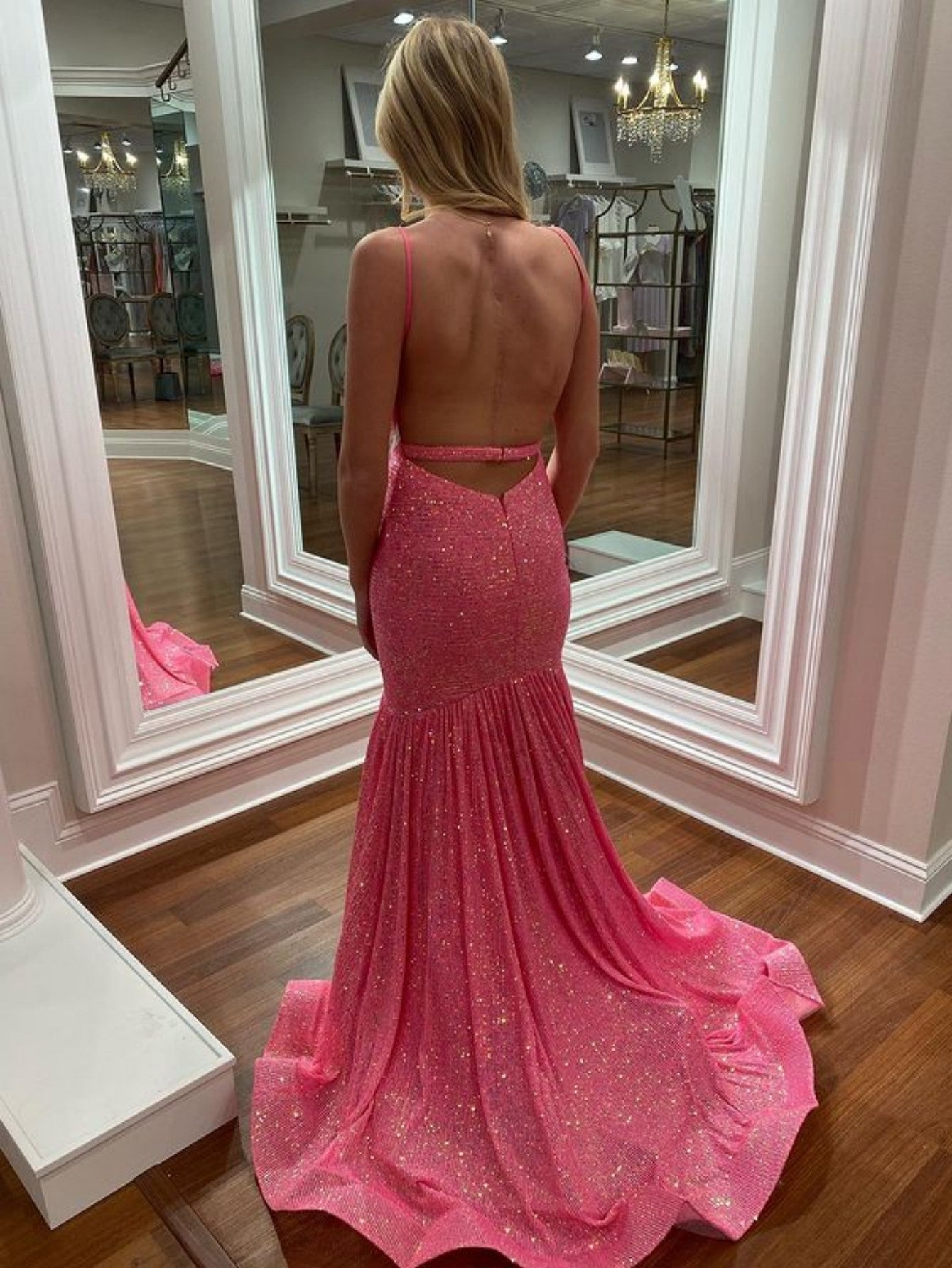 Amaris |Meerjungfrauen-Ballkleid mit V-Ausschnitt und Pailletten in Orange