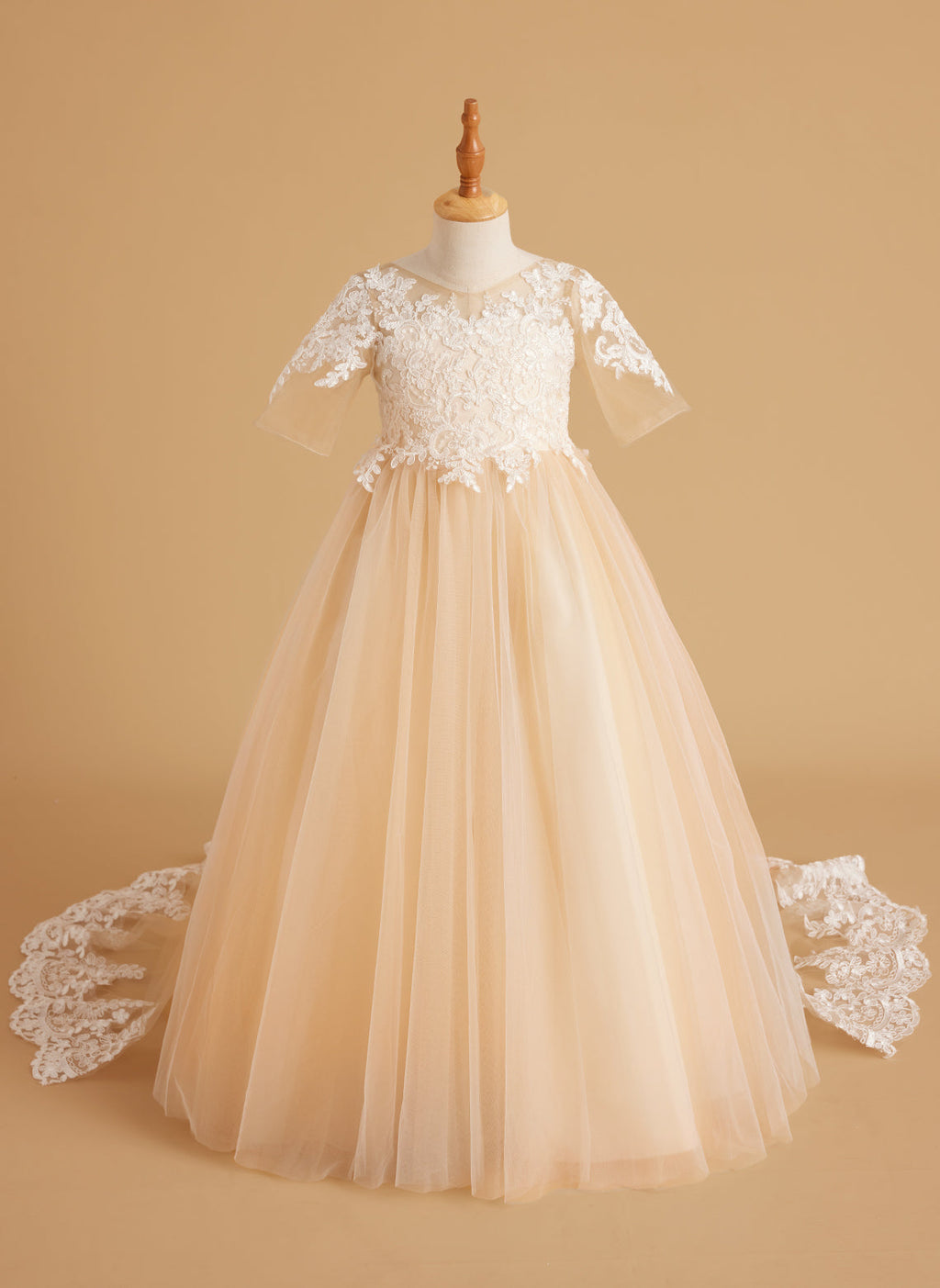 Prinzessinnen-Ballkleid für Mädchen mit Spitzendetails 
