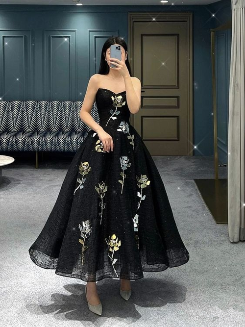 Vestido de noche elegante negro con escote en forma de A y escote en forma de corazón Y6745