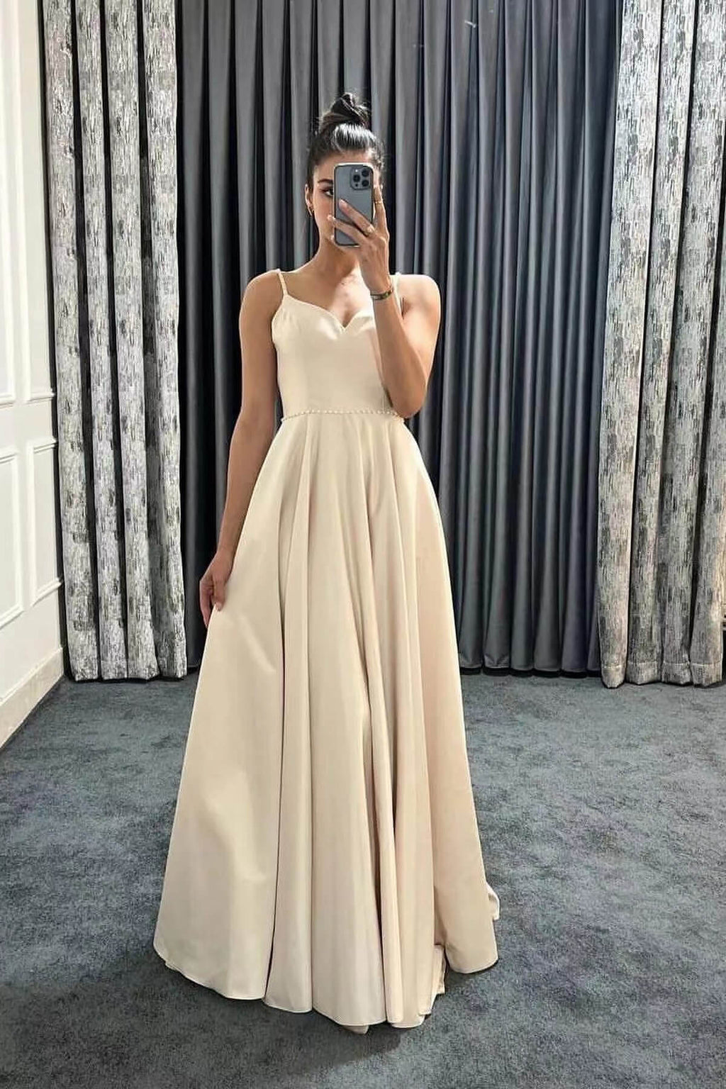 Vestidos de fiesta largos de corte A con tirantes finos, escote en V, sin mangas y con bolsillos