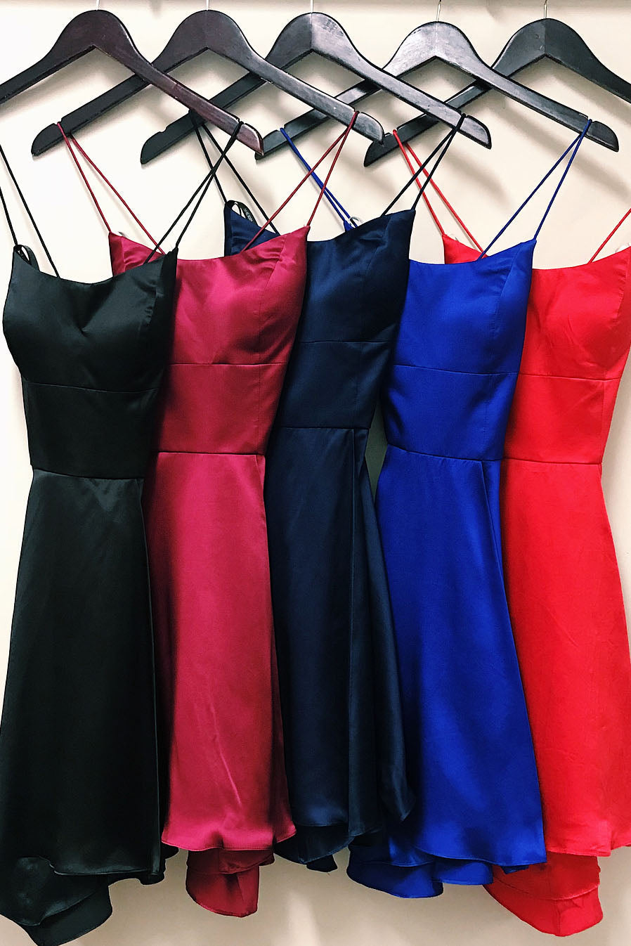 Gloria | A-Linien-Heimkehrkleid aus Satin mit Spaghettiträgern