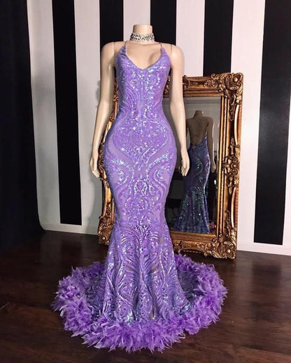 Vestido de fiesta de sirena con cuello halter sin mangas, lentejuelas y detalle de plumas