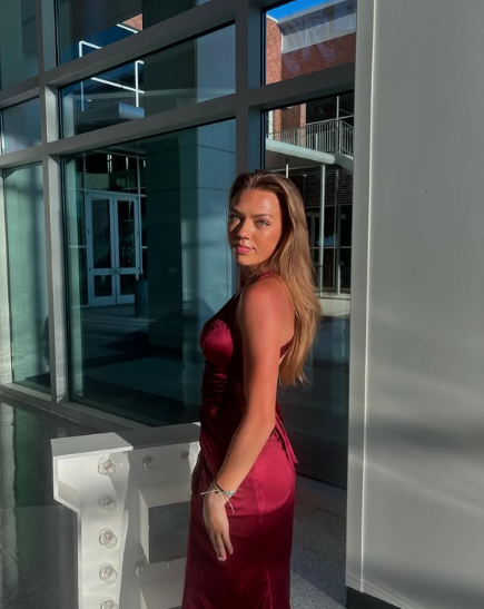 Vestido de noche de satén con espalda de tiras y encantador vestido formal Y2927