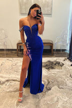 Vestidos de fiesta largos con apliques y cuentas en azul real con hombros descubiertos
