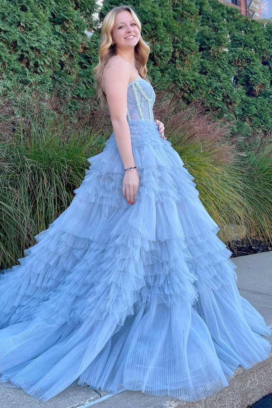 Jazlyn | Vestido de fiesta de tul con capas, corte princesa, sin tirantes y corte A