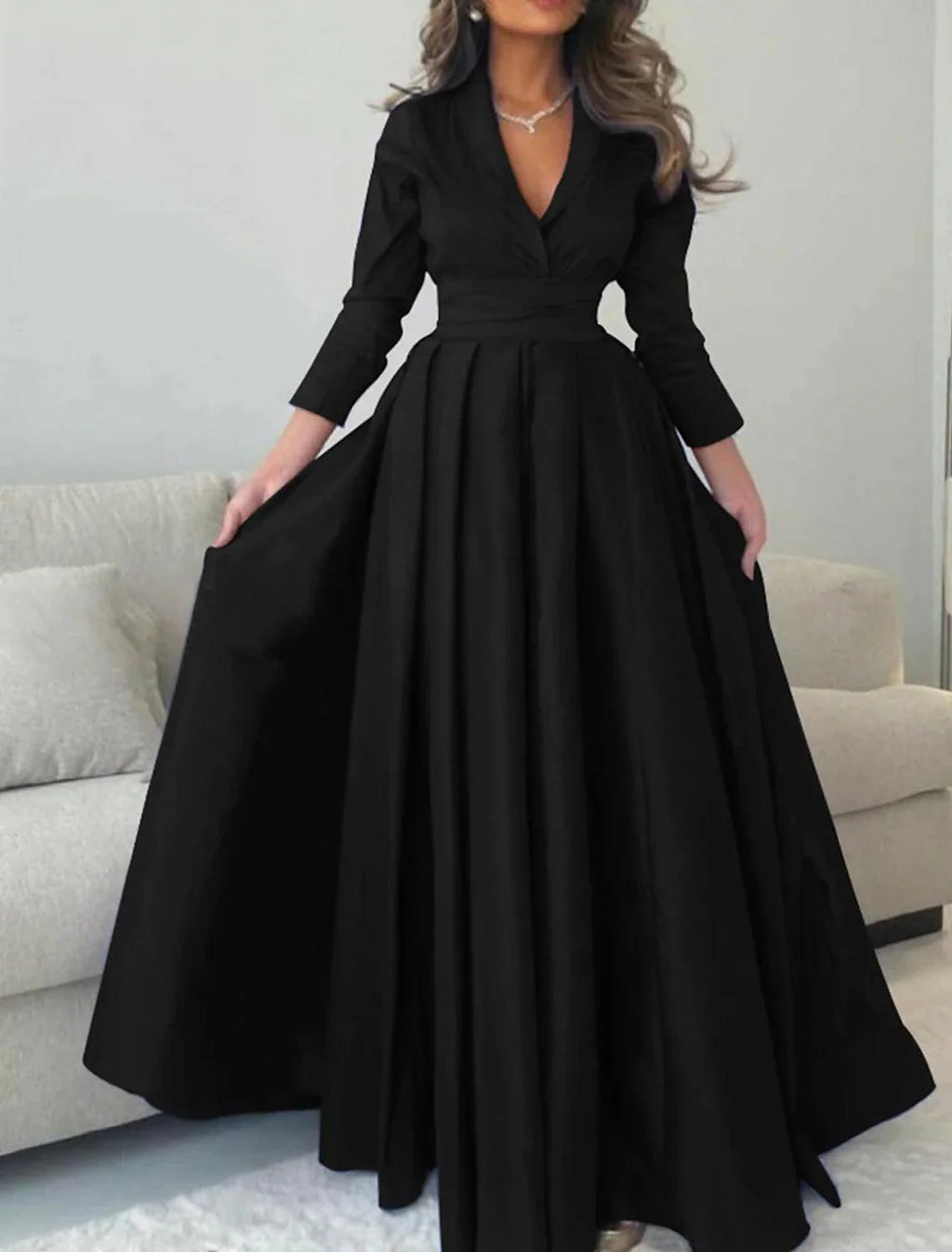 Elegantes formelles Abendkleid mit langen Ärmeln und V-Ausschnitt und Falten