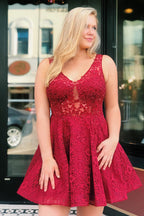Gertrude | A-Linien-Heimkehrkleid aus roter Spitze mit transparentem Rücken
