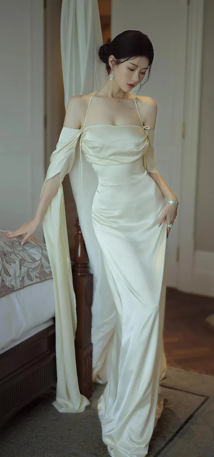 Sexy rückenfreies langes Ballkleid aus weißem Satin mit langen Ärmeln Abendkleid Y2080