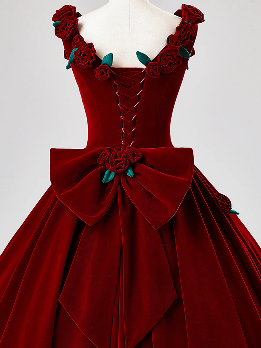 Wunderschönes burgunderrotes Quinceanera-Kleid aus Samt mit Rosenblüten Y7750