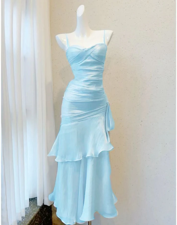 Elegantes blaues Meerjungfrau-Abendkleid mit Spaghettiträgern im Lagenlook Y8066