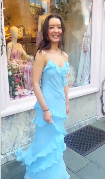 Elegantes Spaghettiträger Blaues Chiffon-Ballkleid mit Rüschen Rückenfreies Abendkleid Y8267