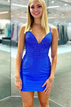 Unity | Königsblaues Etuikleid aus Satin mit V-Ausschnitt und Perlenbesatz