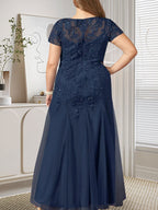 Vestido de tul con lentejuelas y escote redondo de sirena en azul marino oscuro