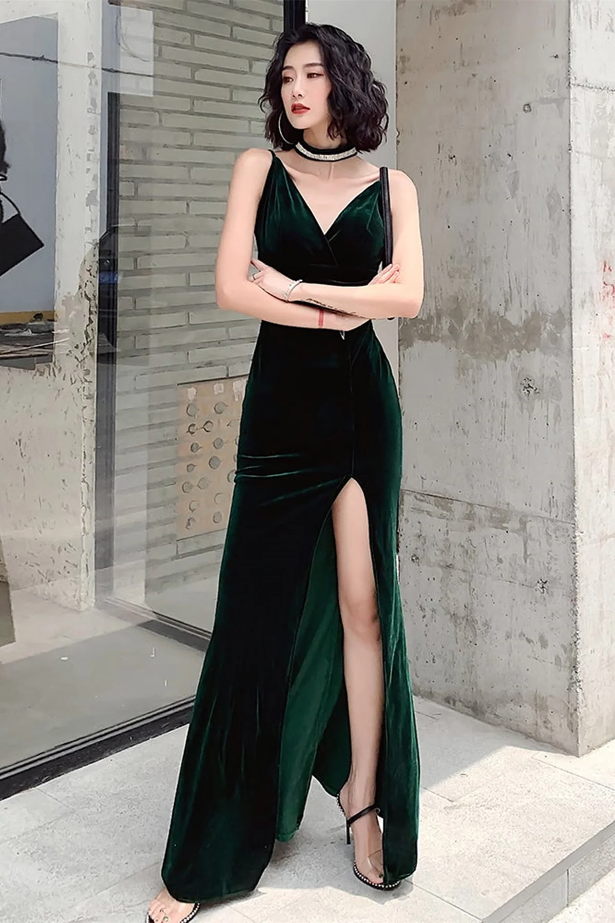 Vestidos de fiesta largos de terciopelo verde oscuro con escote en V, sencillos, vestidos de noche formales de terciopelo verde oscuro Y2926