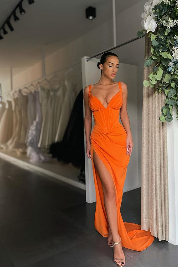 Ärmelloses Ballkleid mit Spaghettiträgern und V-Ausschnitt und Schlitz